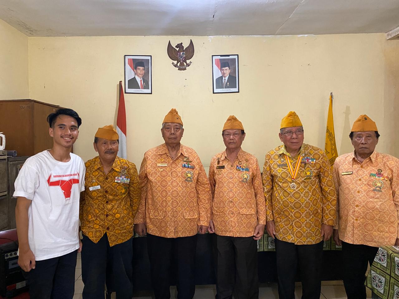 Komunitas Banteng Muda Berbagi Kebahagian dengan Veteran di Hari Pahlawan