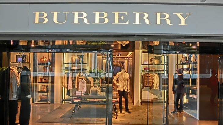 Hormati sang Perancang, Burberry Gelar ‘Phygital’ September 2020