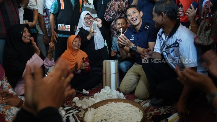 Sandi Kunjungi Industri Rumahan Shuttlecock di Nganjuk
