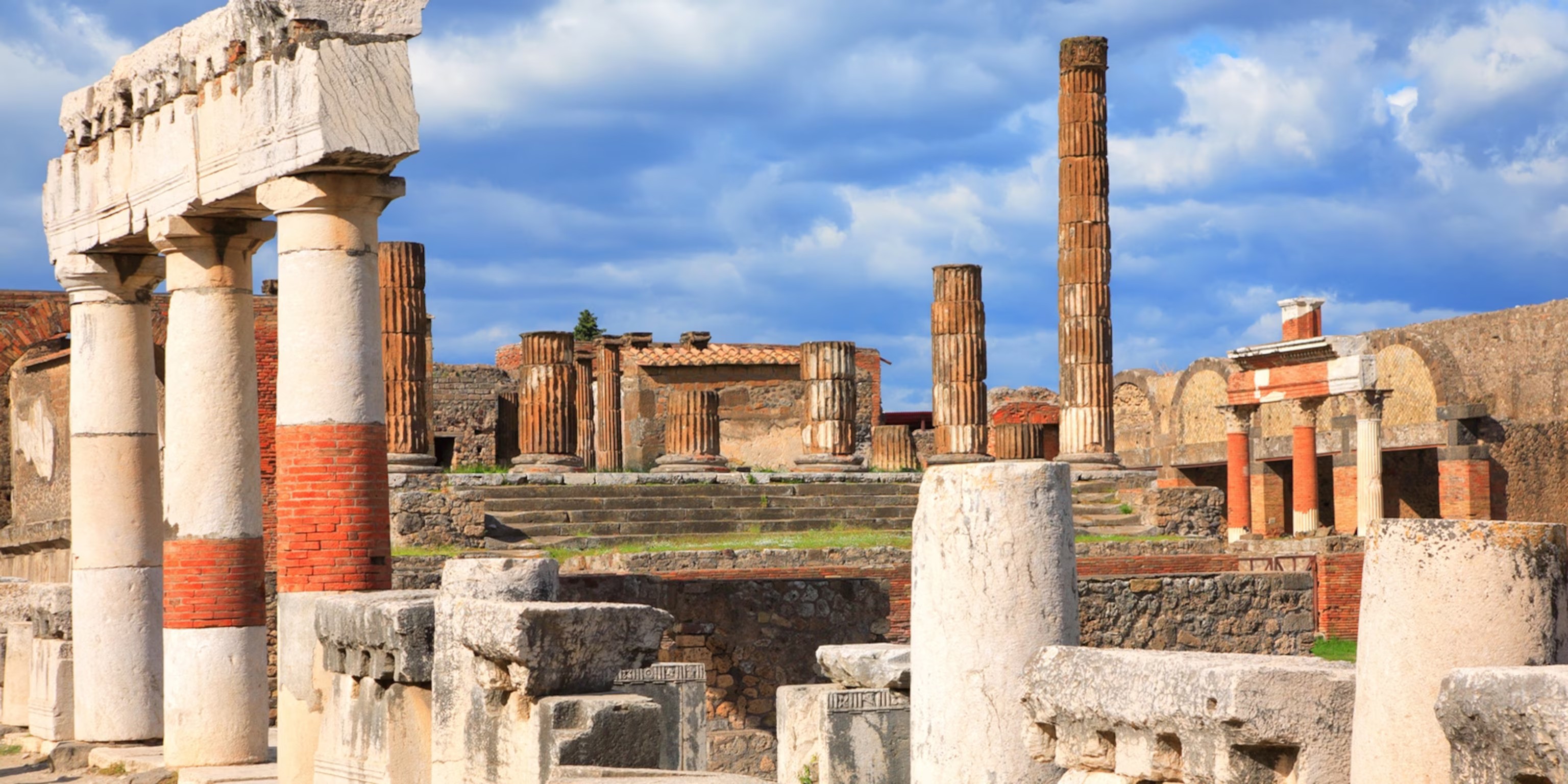 Teknologi AI Berhasil Terjemahkan Gulungan Teks Kuno yang Terkubur di Pompeii