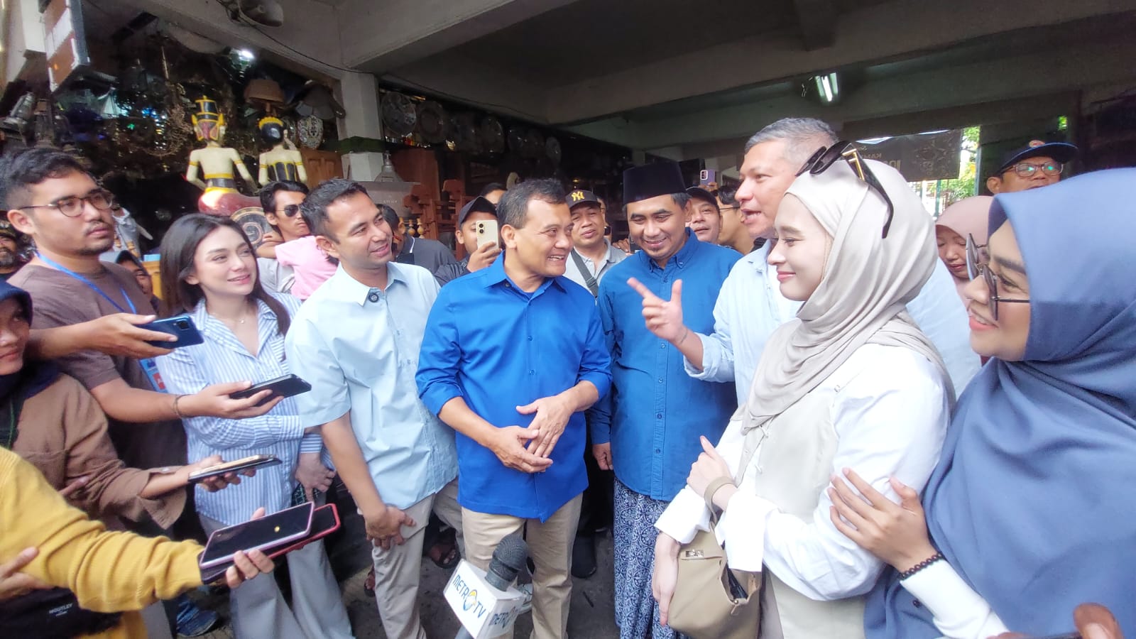 Aktris lainnya ikut makan soto bareng Jokowi