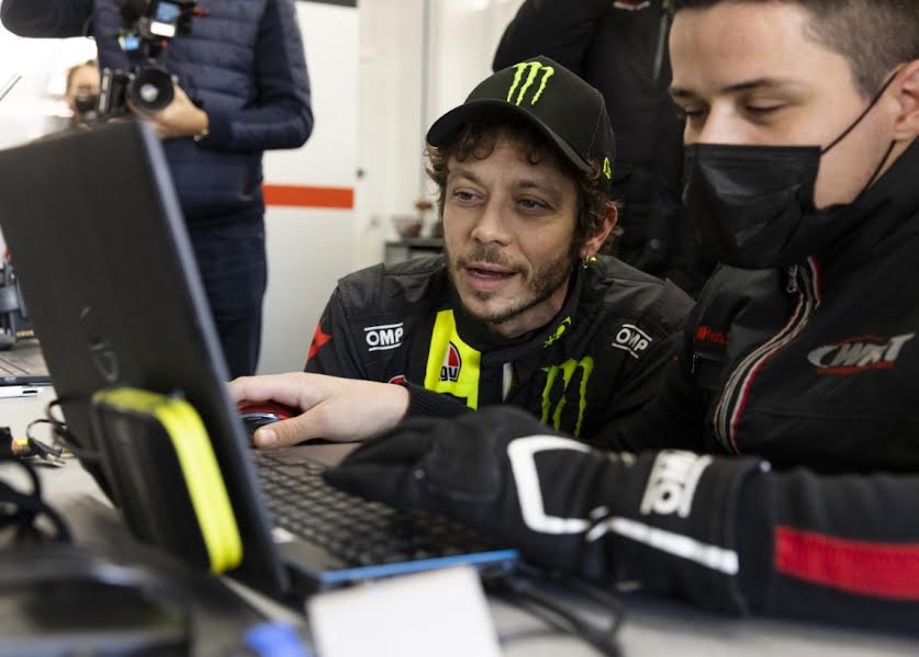 Valentino Rossi Balapan di Le Mans 24 Hours, Kerumunan Penggemar Bikin Suasana Tak Nyaman