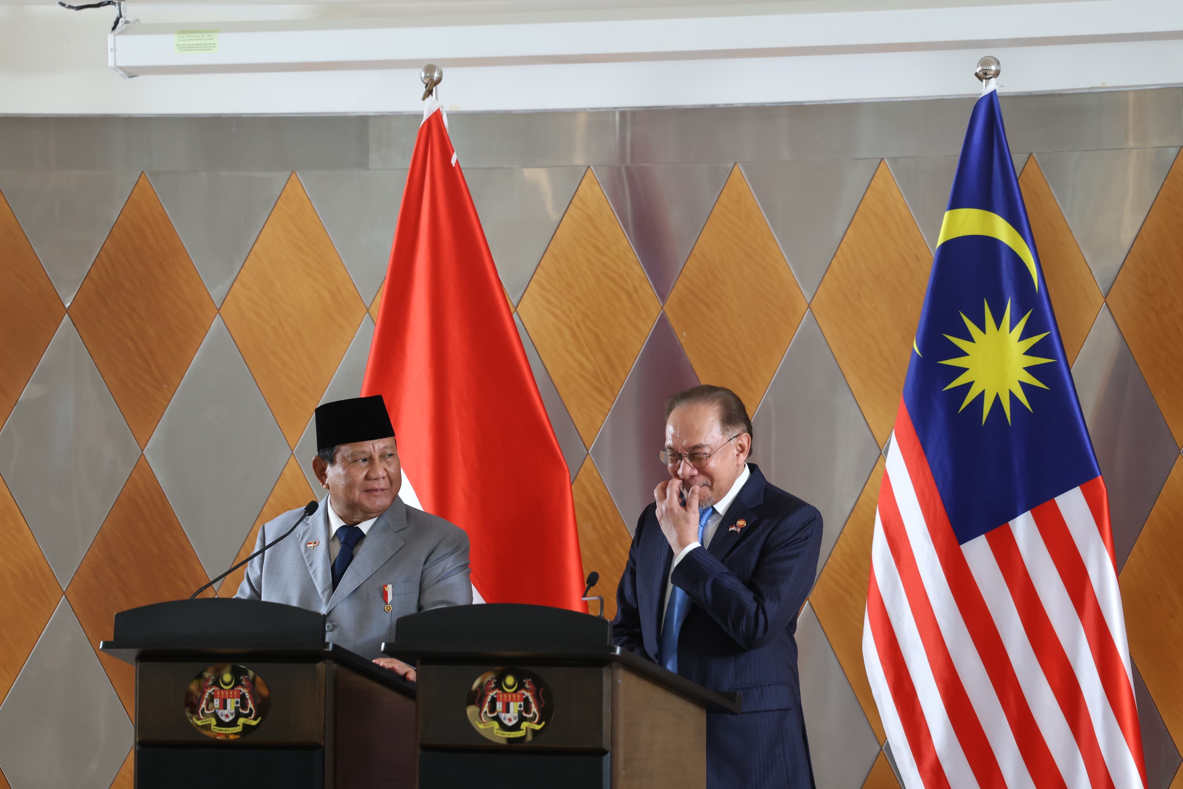 Sejumlah Poin Penting Pertemuan Bilateral Prabowo dengan Malaysia, Bahas Isu Tenaga Kerja dan Kelapa Sawit di Twin Tower Petronas