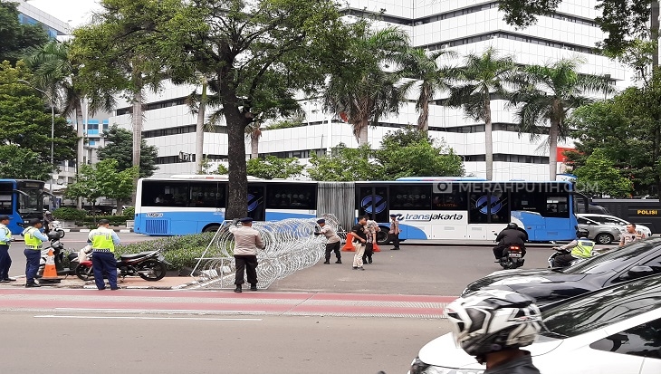 Jalan Medan Merdeka Barat Tutup Saat Demo Ojol, Polisi Alihkan Lalu Lintas