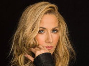 Kenang Penembakan Sandy Hook, Sheryl Crow Lakukan Ini