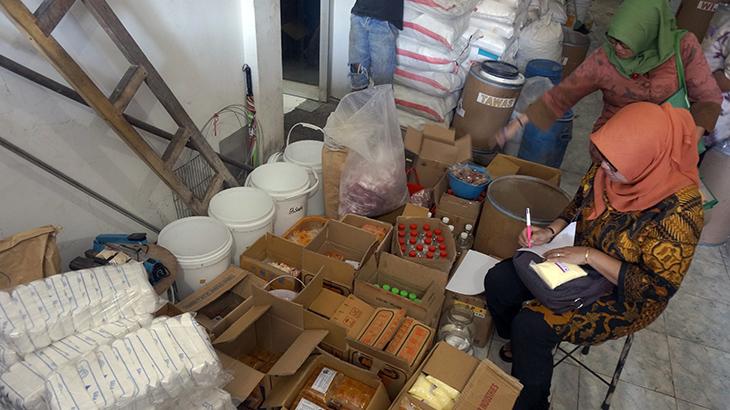 Tim Pengawas Pangan Temukan Makanan Tidak Layak