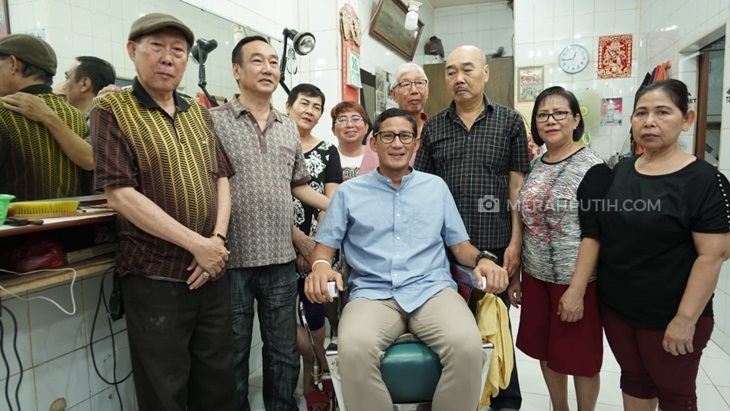 Sandiaga Uno di Pangkas Rambut Ko Tang
