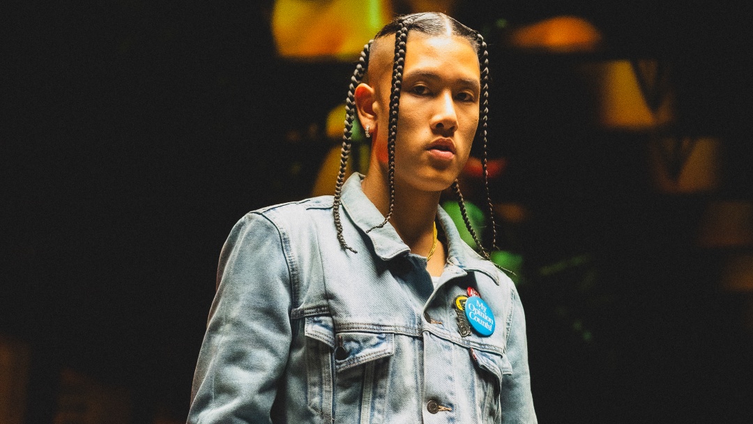 Spence Lee Hadirkan Dunia Sonik Lewat Album 'S.H.O.T.T.A'