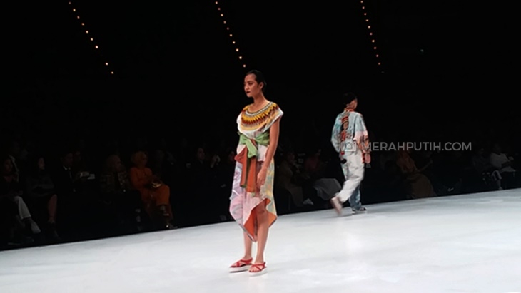 Kombinasi Mode Harajuku dengan Etnik Jawa - Kalimantan