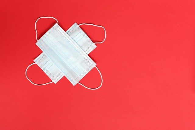 Gunakan masker rangkap agar lebih aman. (Foto pixabay/nastya_gepp)