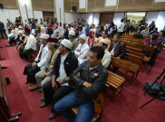 Usai Bersaksi, Habib Rizieq Serahkan Barang Bukti ke Majelis Hakim