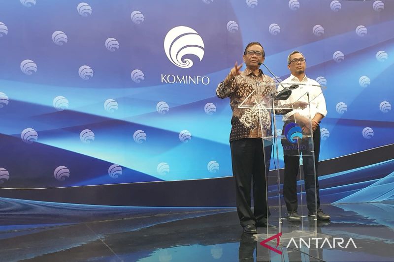 Mahfud MD Sebut Proyek BTS 4G Jalan Terus