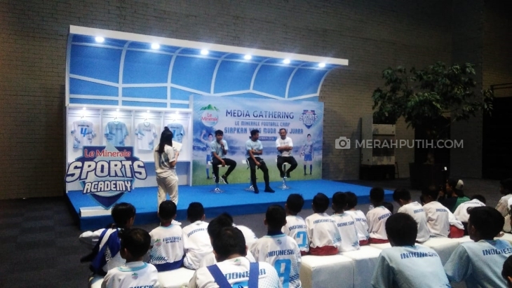 Kampanye Sehat, Perusahaan Air Minum Ini Adakan Pelatihan Sepak Bola