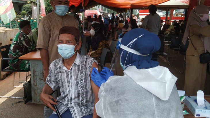 Antusiasme Tinggi, Dua Puluh Ribu Lebih Pedagang Pasar DKI Sudah Divaksin