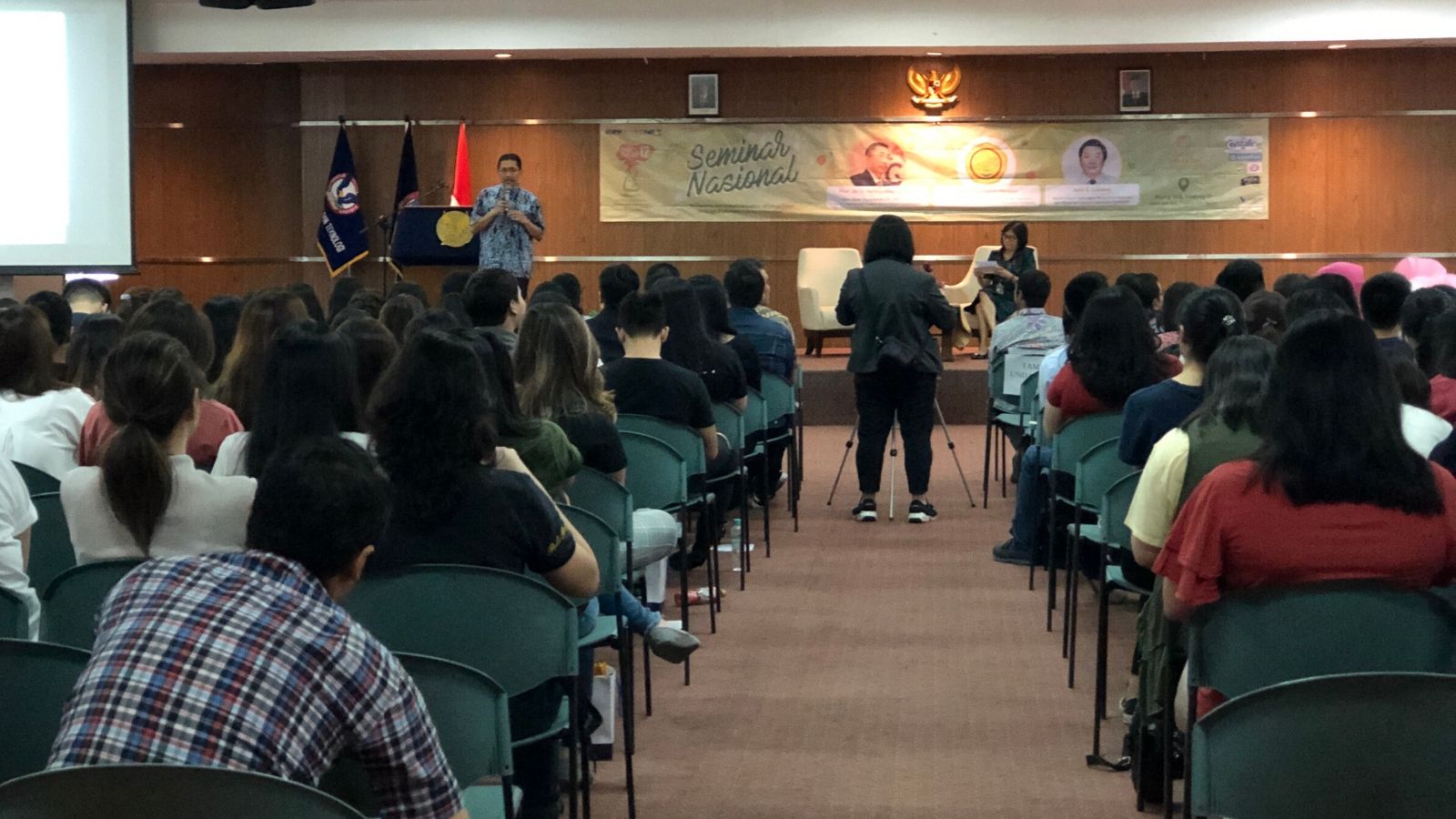 Ilustrasi seminar kampus. (Foto UPH)