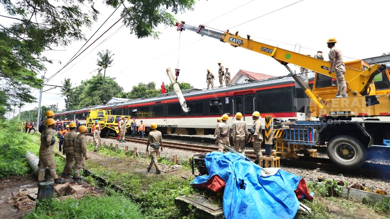 KAI Pastikan Jalur Rawabuaya - Batuceper Kembali Normal Usai Kereta Bandara Tertemper Truk