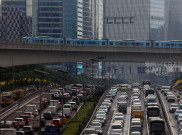 5 Kereta LRT Jabodebek Mogok Akibat Gangguan Listrik, 653 Penumpang Dievakuasi Jalan Kaki