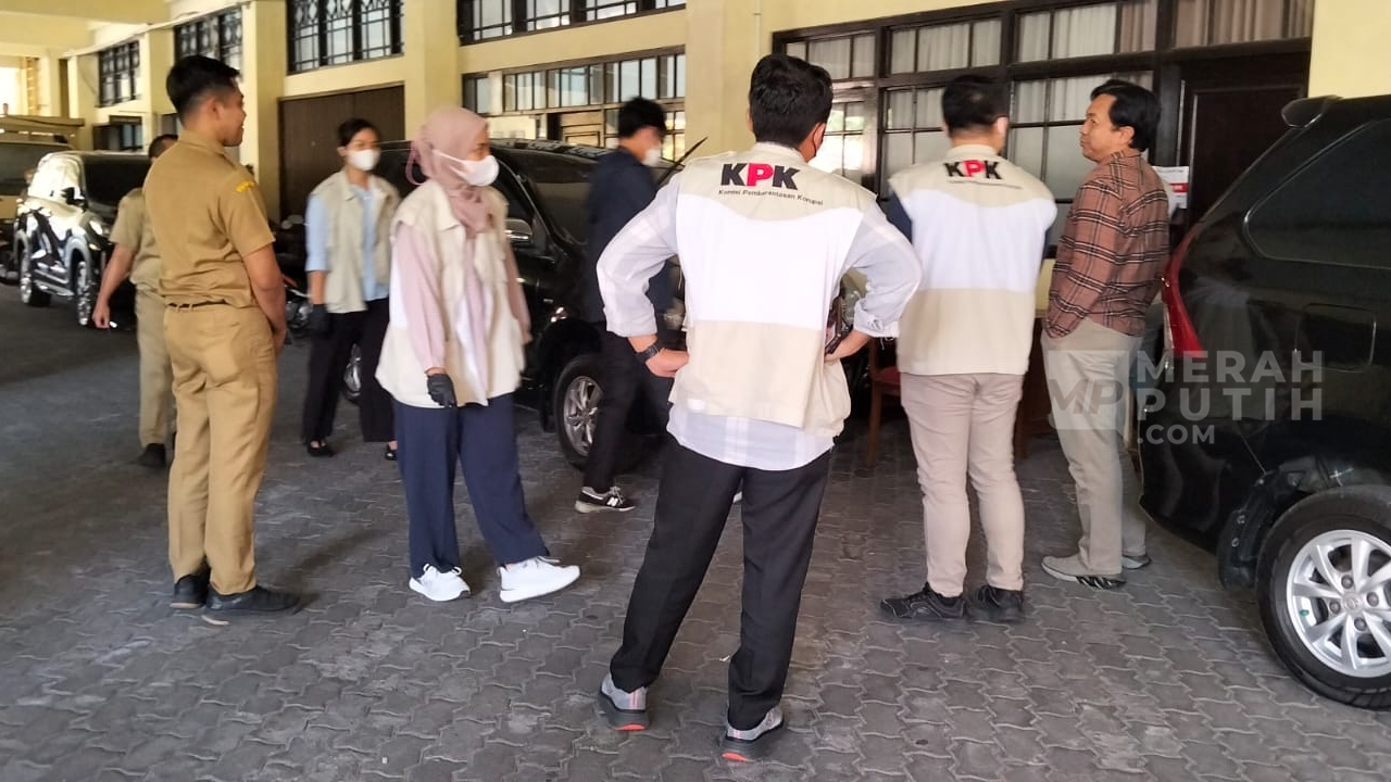 KPK Geledah Kantor Pemkab Klaten Usai Tetapkan Bupati Hamenang sebagai Tersangka