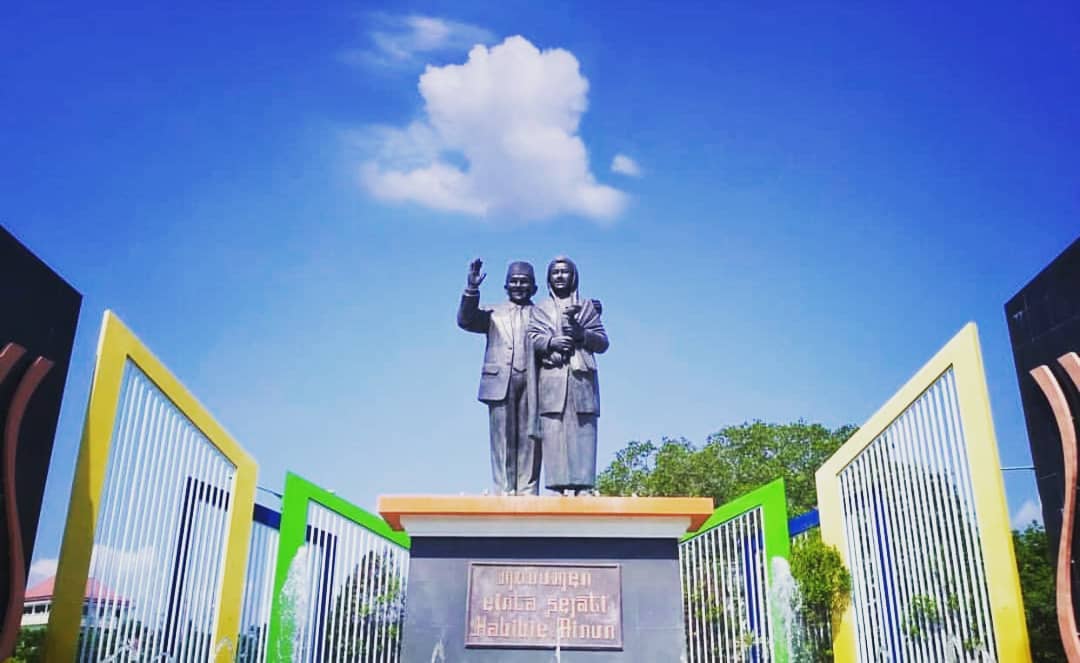 Munumen Cinta Sejati Ainun Habibie (Foto: Insagram/mikoarnandaprayogo)