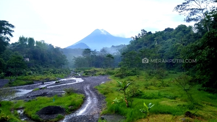 Merapi Keluarkan Lava 3 Kali, Radius 3 Km Steril dari Aktivitas Penduduk