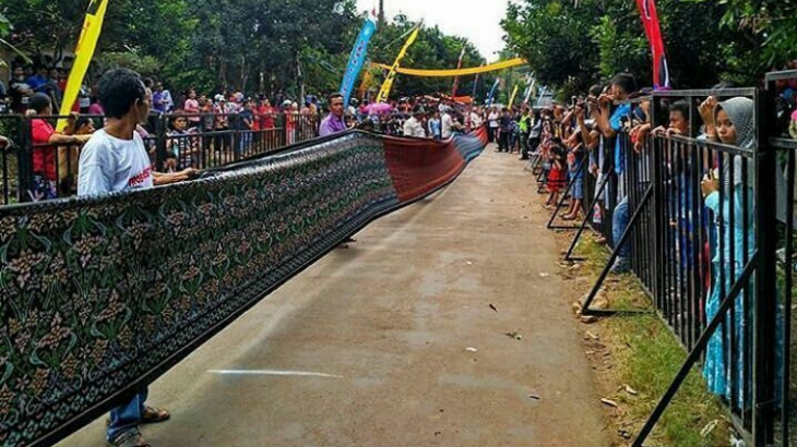 Panjang 200 Meter, Pembuatan Kain Tenun di Jepara Cetak Rekor