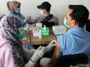 Kelompok Usia 18 Tahun ke Atas Terima Vaksin COVID-19