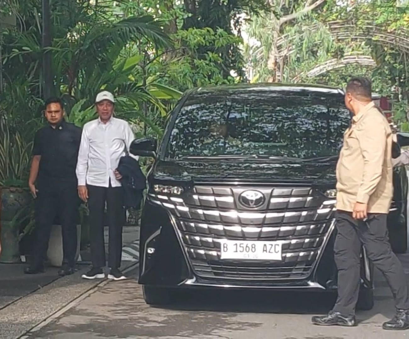 Bantah Berobat ke Jepang, Ajudan Pastikan Penyakit Jokowi tidak Menular