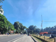 Barikade Beton dengan Kawat Berduri Halangi Massa Dekati Gedung MK