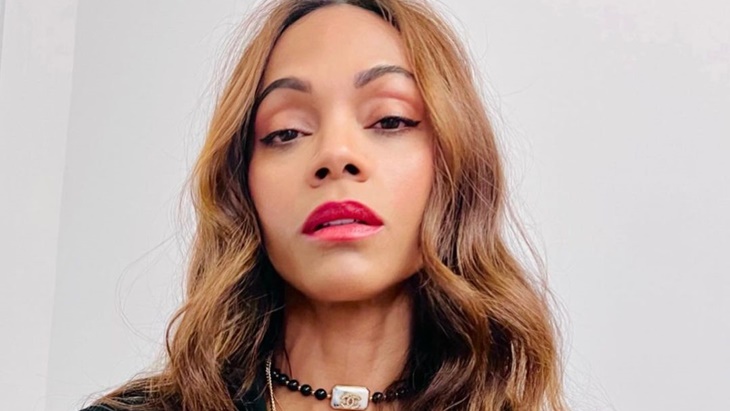 Zoe Saldana Menangis saat Raih Oscar Pertama, Memanggil Sang Ibu dari Atas Panggung