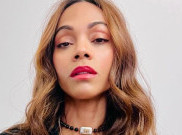Zoe Saldana Menangis saat Raih Oscar Pertama, Memanggil Sang Ibu dari Atas Panggung