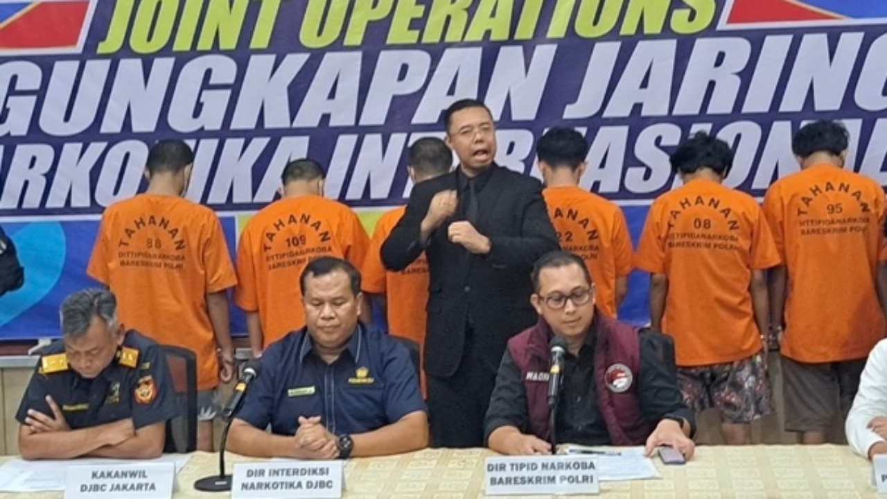 20 Ribu Butir Ekstasi dari Belgia ‘Dibungkus’ Kado hingga Sparepart Kendaraan