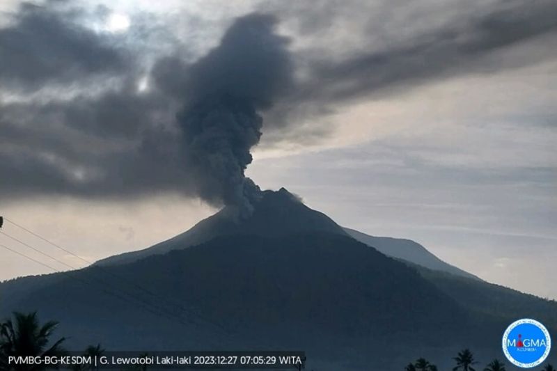 Potensi Gas Beracun, Warga Diminta Hindari Gunung Lewotobi Laki-laki