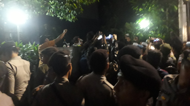 Massa Geruduk LBH Jakarta Tolak Seminar Pelurusan Sejarah Tragedi 65 