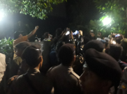 Massa Geruduk LBH Jakarta Tolak Seminar Pelurusan Sejarah Tragedi 65 