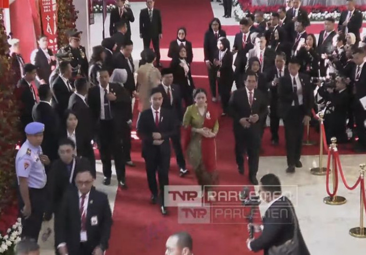 Puan Sambut Kedatangan Gibran, Megawati Tidak Terlihat Hadir di Gedung MPR