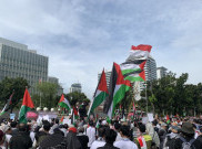 Ratusan Orang Gelar Aksi Bela Palestina di Depan Kedutaan AS, Lagu Patriotik Nasional Terus Dinyanyikan