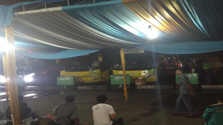 Para pemudik di Terminal Kampung Rambutan