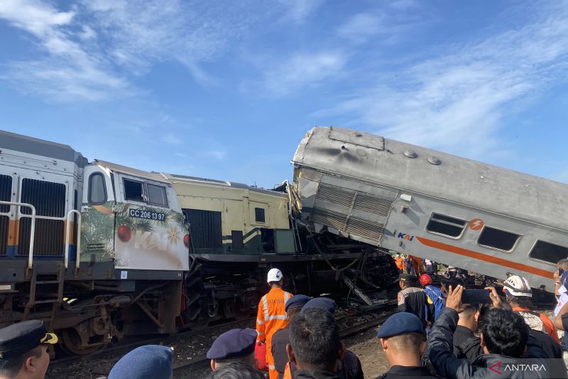 PT KAI Bersama KNKT Segera Lakukan Investigasi Tabrakan Kereta di Bandung