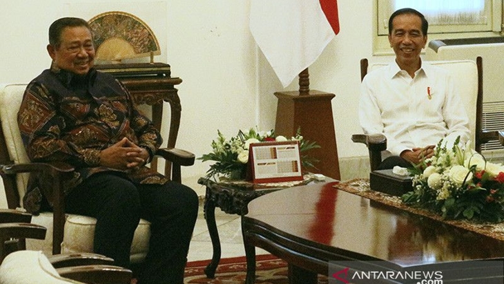 Jokowi Antar SBY ke Mobil Usai Pertemuan di Istana Bogor