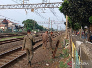 Video Sejoli Mesum Dekat Rel Kereta Jatinegara Viral, Satpol PP Tutup Akses Keluar Masuk