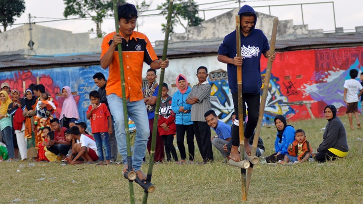 balap egrang