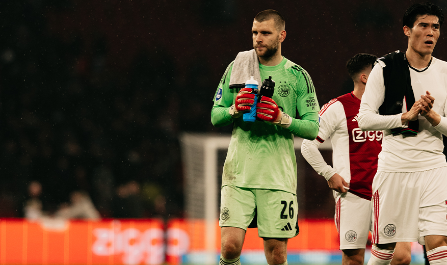 Maarten Paes Tampil Ciamik Saat Ajax Amsterdam Gilas Shelbourne di Ajang UEFA Conference League