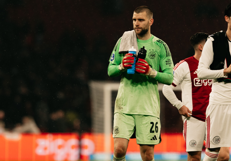 Maarten Paes Tampil Ciamik Saat Ajax Amsterdam Gilas Shelbourne di Ajang UEFA Conference League