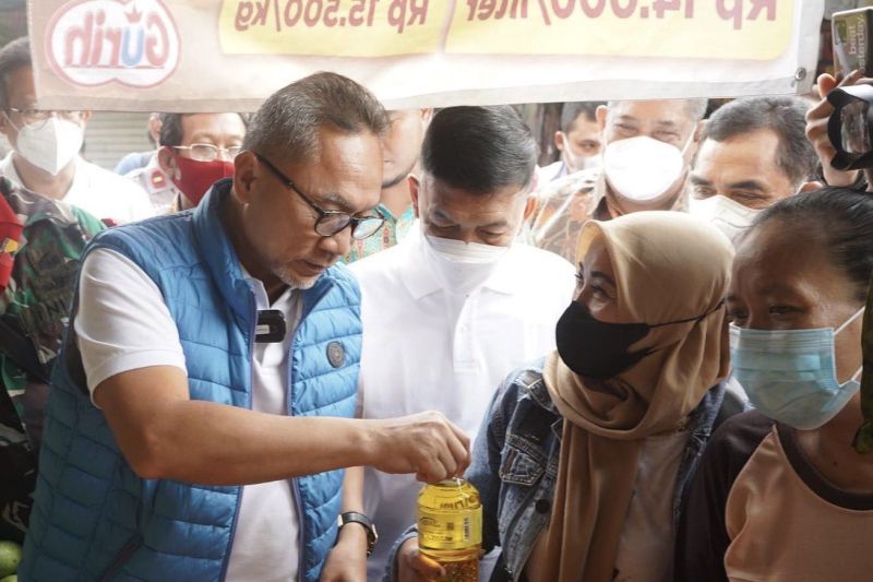 Mendag Zulhas Klaim Harga Minyak Goreng Curah Stabil di Angka Rp 14 Ribu
