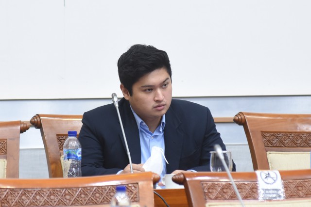 Anggota Komisi I DPR RI Rizki Aulia Rahman Natakusumah dalam Rapat Kerja antara Komisi I DPR RI dengan Menteri Luar Negeri Retno LP Marsudi beserta jajarannya di Gedung DPR RI, Jakarta, Selasa (26/1/2021). Foto: Jaka/nvl
