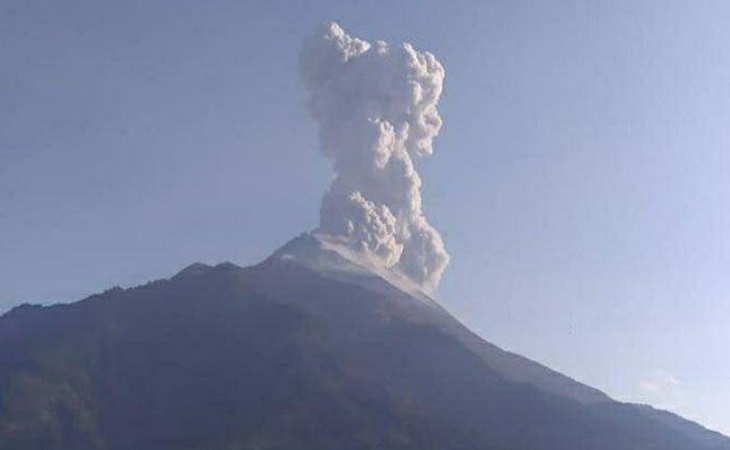 Erupsi Gunung Merapi menyebabkan sejumlah desa di Boyolali diguyur abu vulkanik