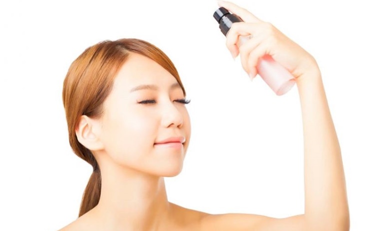 4 Alasan Kamu Butuh 'Setting Spray' Setelah Mengunakan 'Makeup'