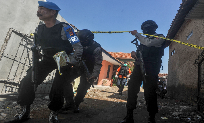 Densus 88 Tangkap 10 Terduga Teroris