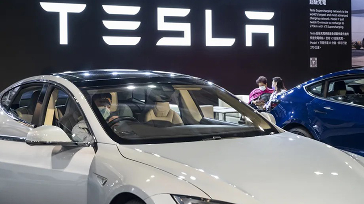 Pembaruan Terkini Tesla, Mengubah Mobil Jadi Megafon