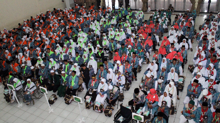 Para jemaah calon haji menuju Tanah Suci